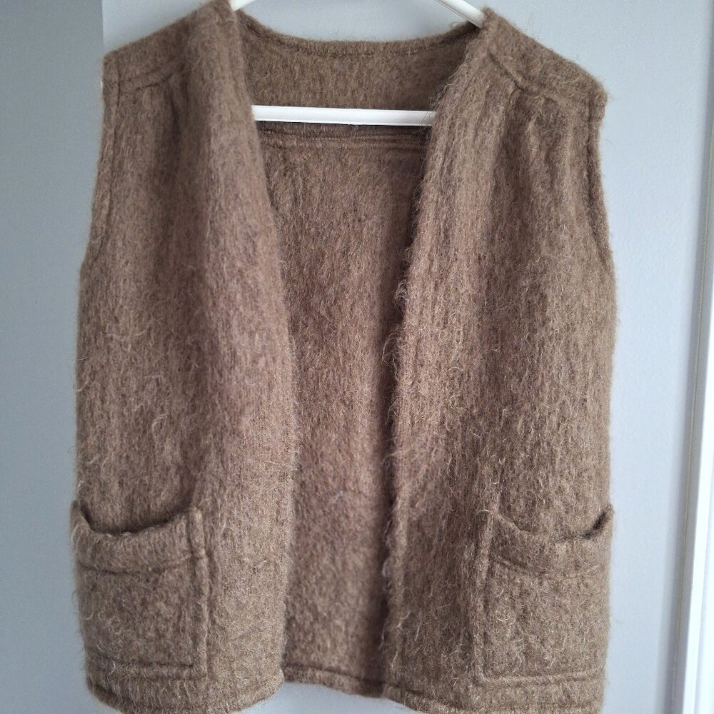 Donegal Design 100% Wool Vest with Pockets